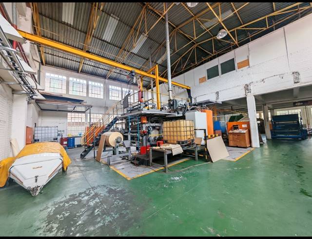 3,045M² WAREHOUSE FOR SALE IN ROBERTSHAM